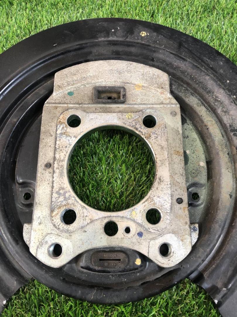 защитный кожух тормозного механизма Jeep Wrangler 4 поколение 2020, 2.0 л., бензин, АКПП, внедорожник 5 дв., полный привод - фото №1