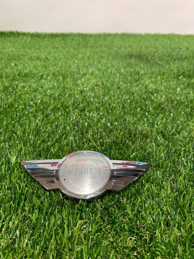 эмблема Mini Cooper 3 поколение (2013 - 2018), 7026186 - фото №1