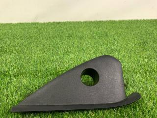 заглушка в торпедо правая Ford Mustang 6 поколение S550 [рестайлинг] 2020, 2.3 л., i, бензин, МКПП, красный, купе, задний привод, FR3B-6304480