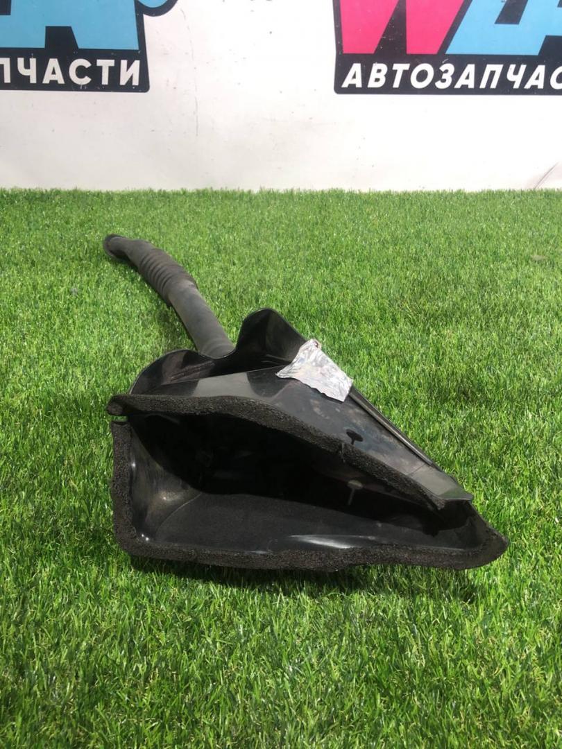 водосток крышки багажника Tesla Model X 1 поколение 2018, электро, хетчбэк 5 дв. - фото №1