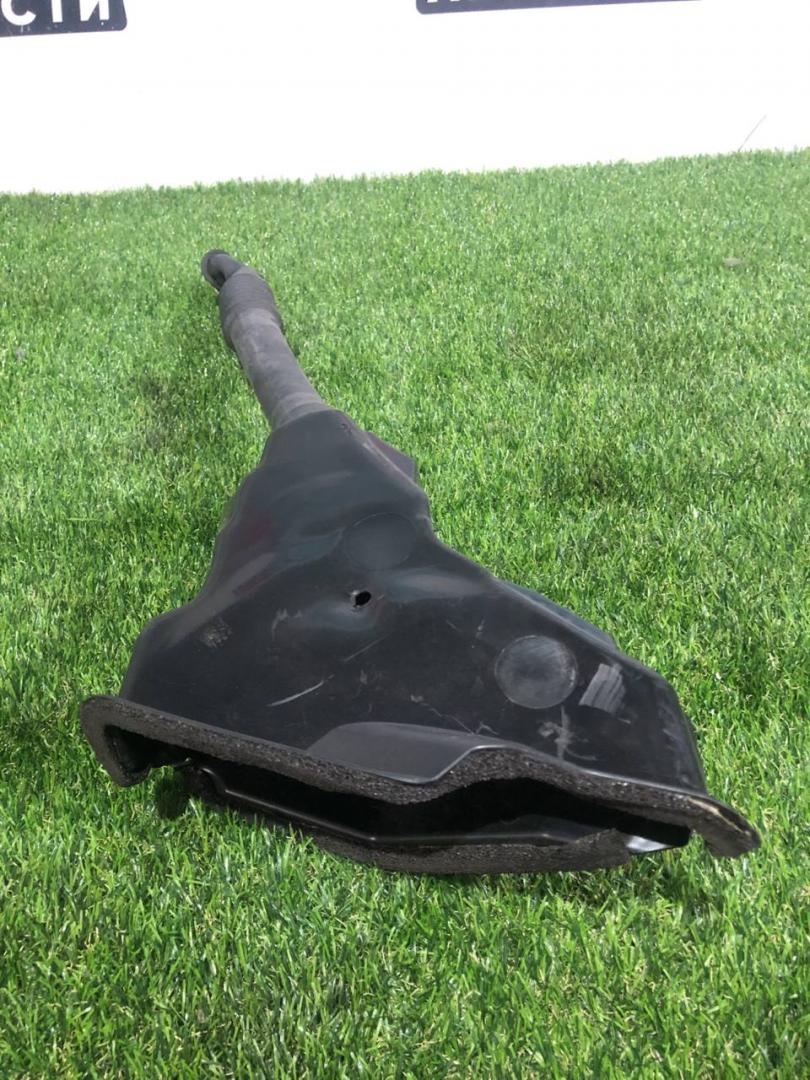 водосток крышки багажника Tesla Model X 1 поколение 2018, электро, хетчбэк 5 дв. - фото №1