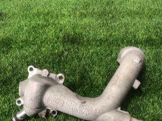 фланец (тройник) системы охлаждения Ford Mustang 6 поколение S550 [рестайлинг] 2019, 2.3 л., бензин, АКПП, черный, кабриолет, задний привод, FR3E8K556BA