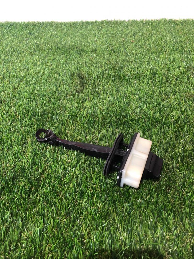 ограничитель открывания двери Alfa Romeo Stelvio 1 поколение 2018, 2.0 л., 94904535 - фото №1