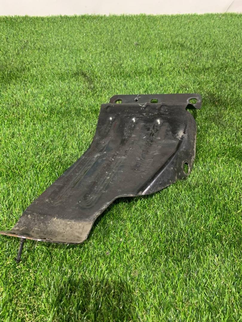 кронштейн (крепление) Ford Mustang 6 поколение S550 2016, 5.0 л., бензин, МКПП, серый, купе, задний привод, FR33-6310E03 - фото №1