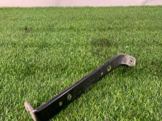 крепление ( кронштейн ) крыла Ford Mustang 6 поколение S550 2016, 5.0 л., бензин, МКПП, серый, купе, задний привод, FR3B-16C199-BC