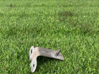 крепление ( кронштейн ) крыла Ford Mustang 6 поколение S550 2016, 5.0 л., бензин, МКПП, серый, купе, задний привод