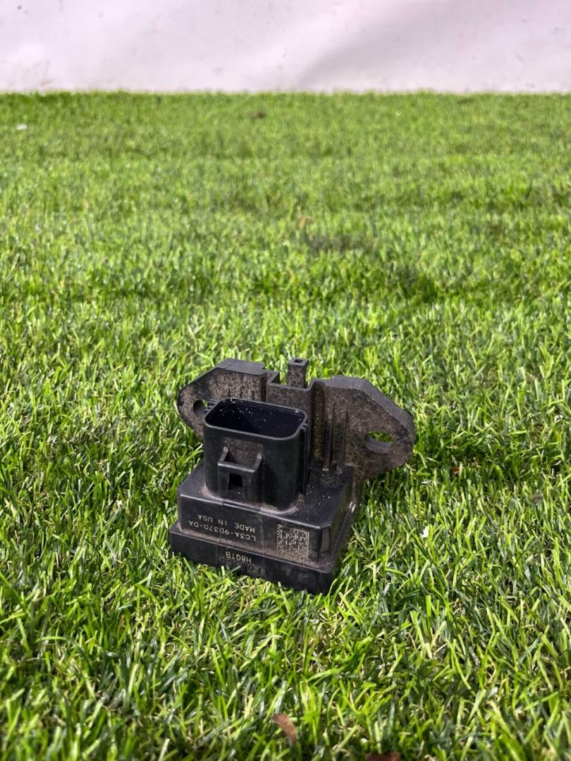 блок управления топливным насосом Ford Escape 4 поколение CX482 2021, 1.5 л., бензин, АКПП, внедорожник 5 дв., полный привод, LC3A-9D370-DA - фото №1