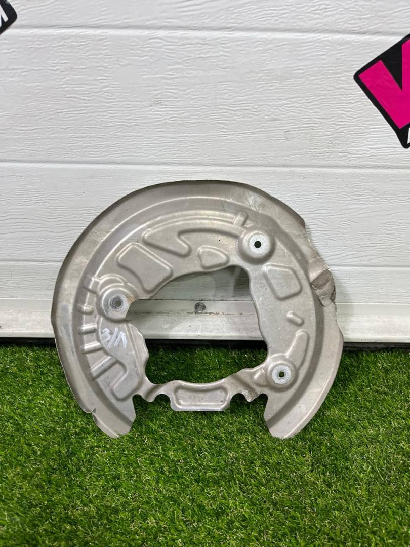 защитный кожух тормозного механизма Ford Explorer 6 поколение U625 2020, 2.3 л., бензин, АКПП, внедорожник 5 дв., LB5B-19E629-AD - фото №1