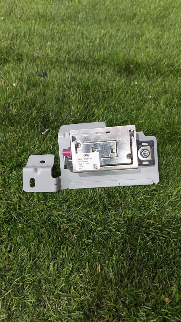 антенна Ford Explorer 6 поколение U625 2020, 2.3 л., бензин, АКПП, внедорожник 5 дв., LB5T-19A390-AA - фото №1