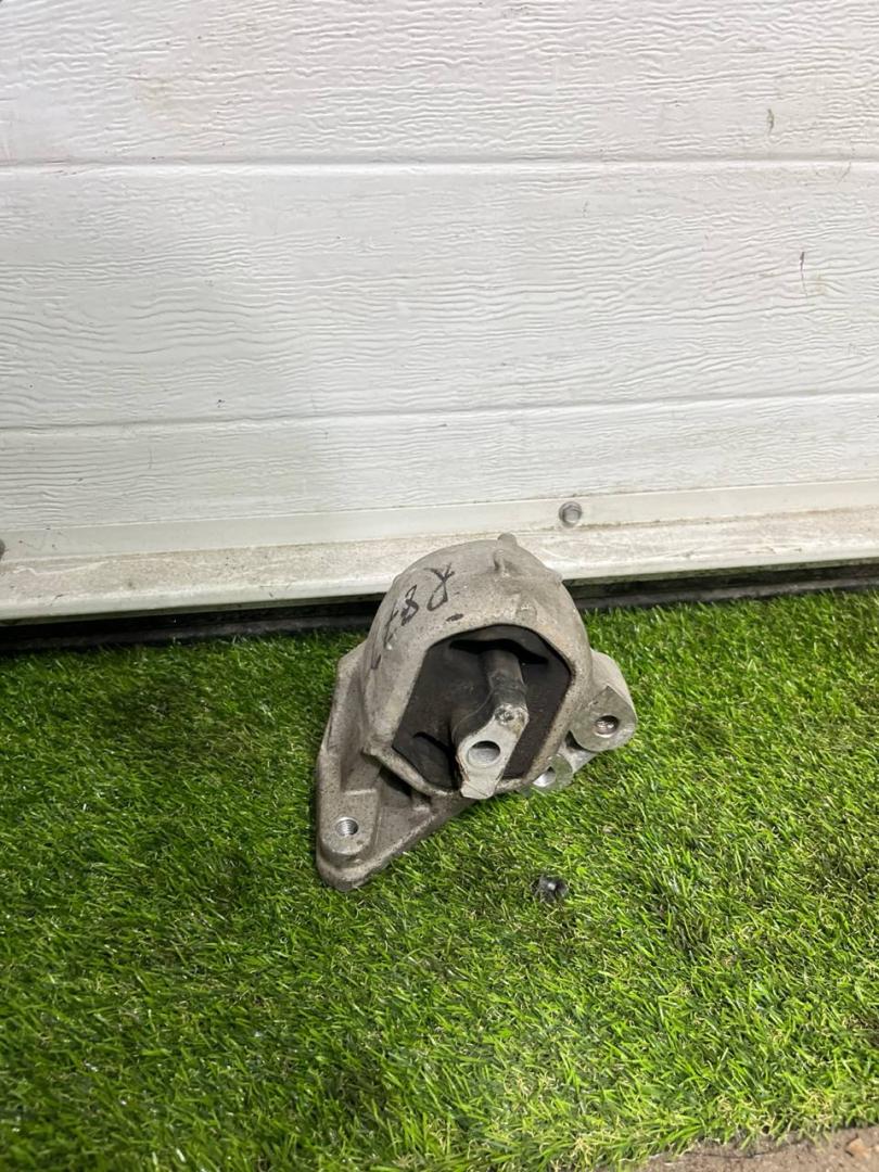 подушка крепления двигателя RAM 1500 5 поколение 2019, 5.7 л., бензин, АКПП, пикап, полный привод - фото №1