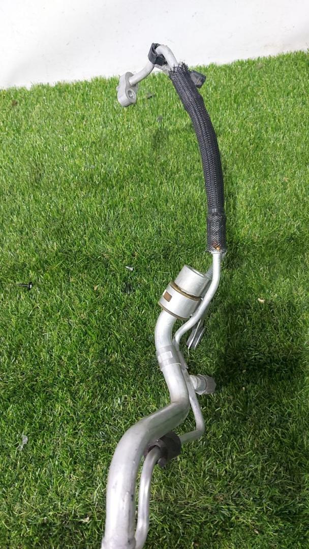 трубка кондиционера RAM 1500 5 поколение 2019, 5.7 л., бензин, АКПП, пикап, полный привод, 68277009AB - фото №1