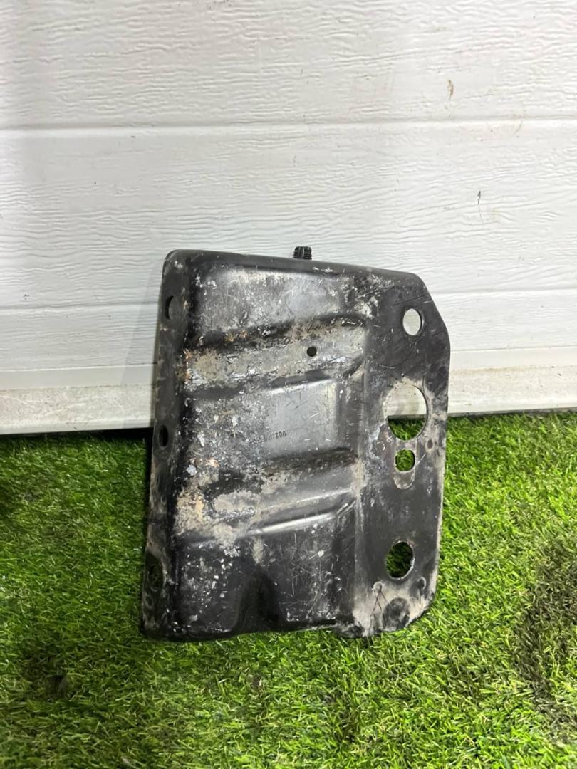 кронштейн (крепление) RAM 1500 5 поколение 2019, 5.7 л., бензин, АКПП, пикап, полный привод - фото №1