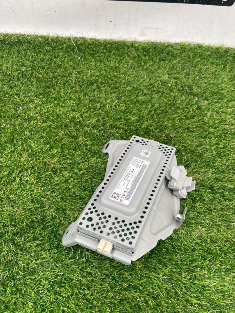 блок радио Tesla Model Y 1 поколение 2022, электро, белый, 152797400 - фото №1