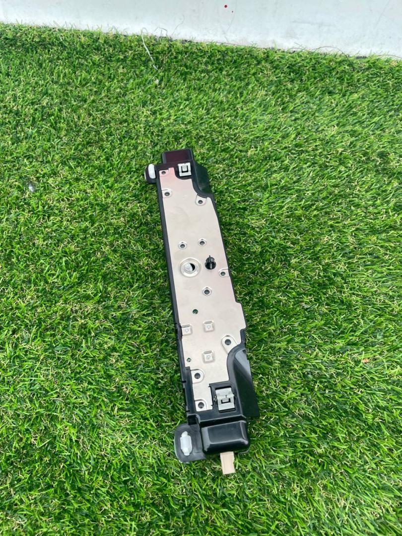 антенна Tesla Model Y 1 поколение 2022, электро, белый, 158560100C - фото №1