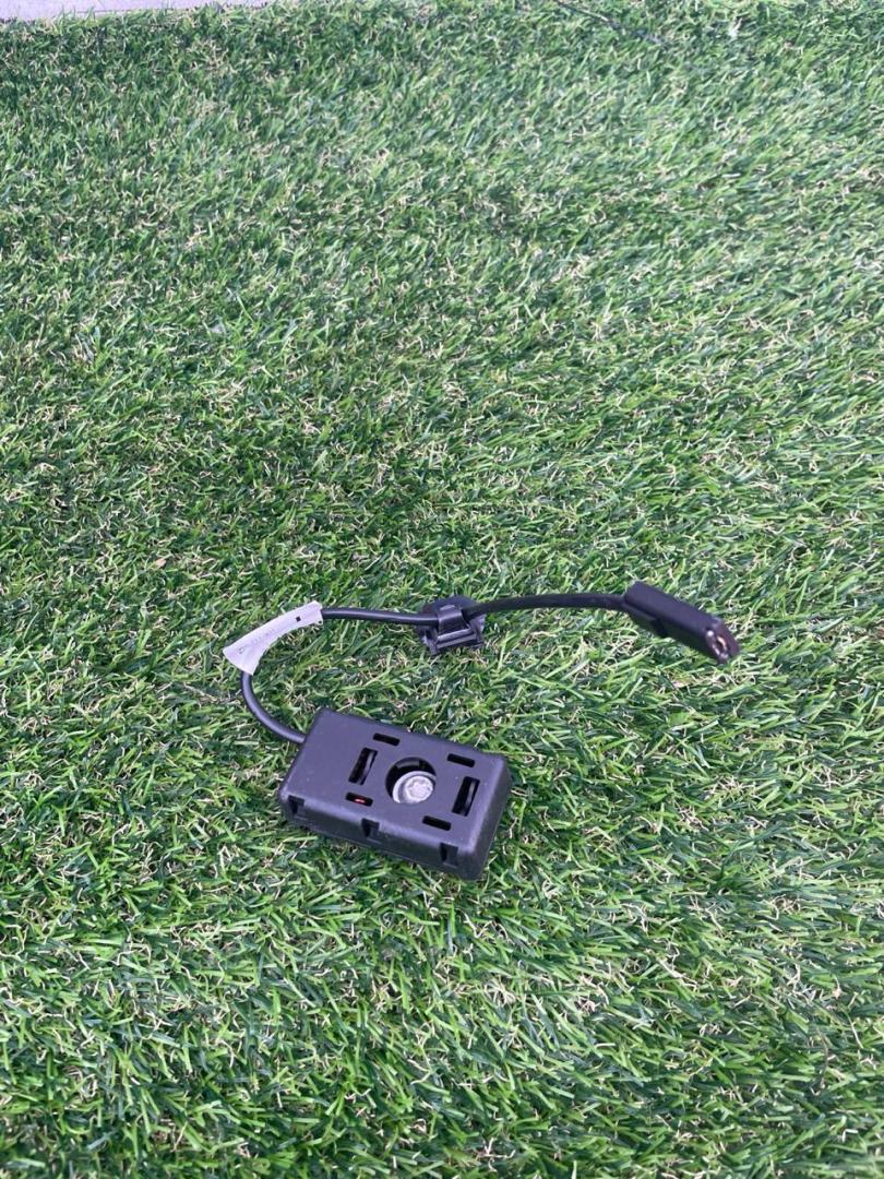 усилитель антенны Tesla Model Y 1 поколение 2022, электро, белый, 150942000C - фото №1