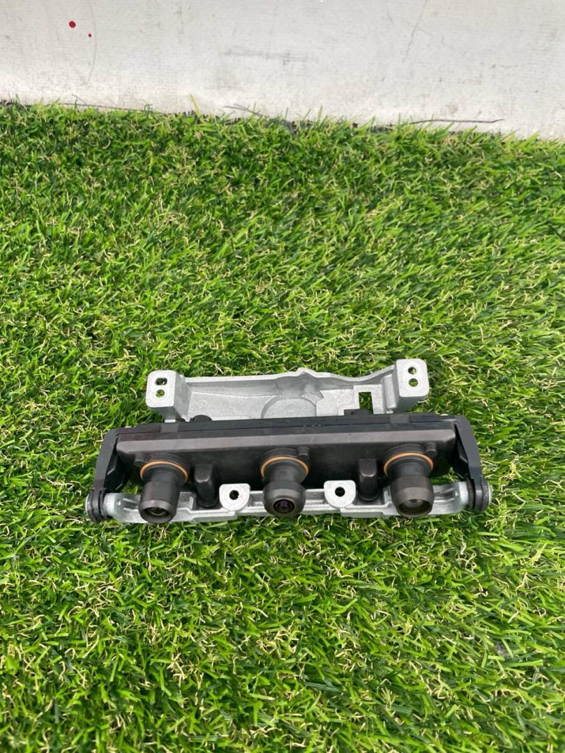 камера переднего обзора Tesla Model Y 1 поколение 2022, электро, белый, 1514448-00-F - фото №1