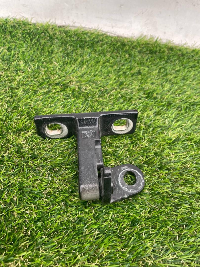 петля двери Tesla Model Y 1 поколение 2022, электро, белый, 1497498-00-C - фото №1