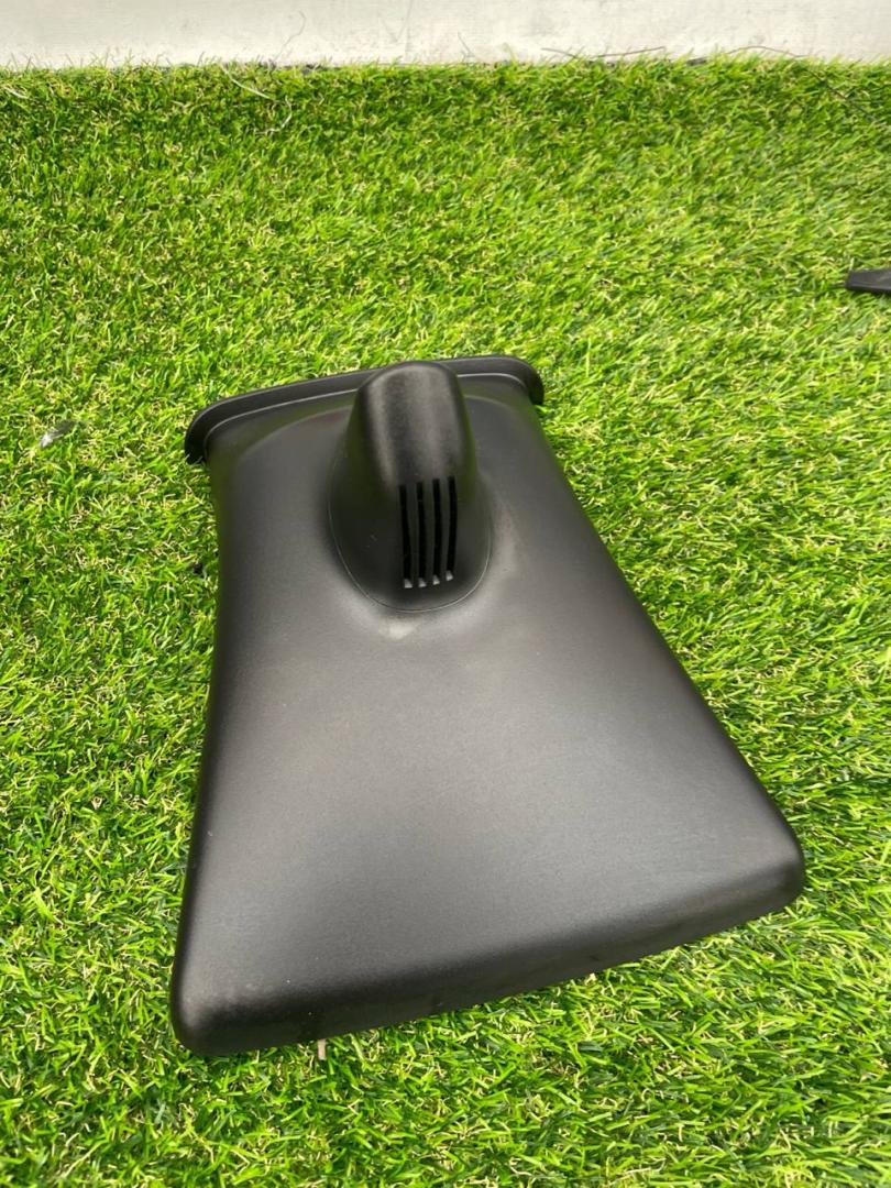 Кожух салонного зеркала Tesla Model Y 1 поколение 2022, электро, белый, 149444200 - фото №1