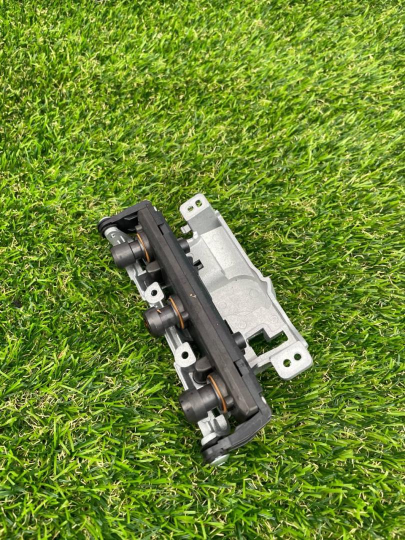 камера переднего обзора Tesla Model Y 1 поколение 2022, электро, белый, 1514448-00-F - фото №1