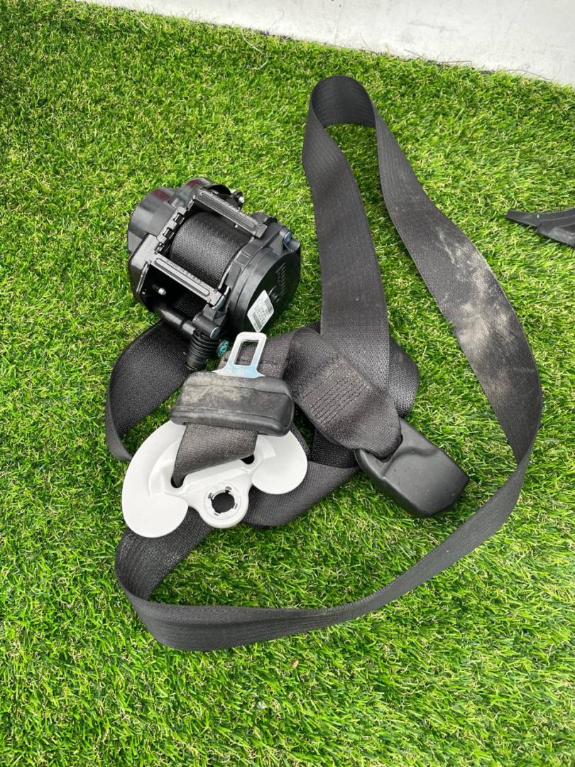 ремень безопасности Tesla Model Y 1 поколение 2022, электро, белый, 1493782-01-C - фото №1