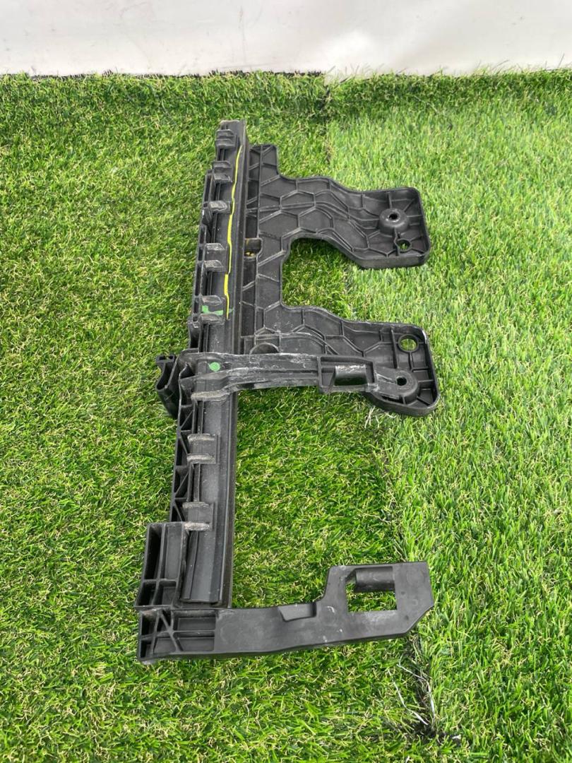 направляющая стекла задней левой RAM 1500 5 поколение 2019, 5.7 л., бензин, АКПП, пикап, полный привод, 68292931AD - фото №1