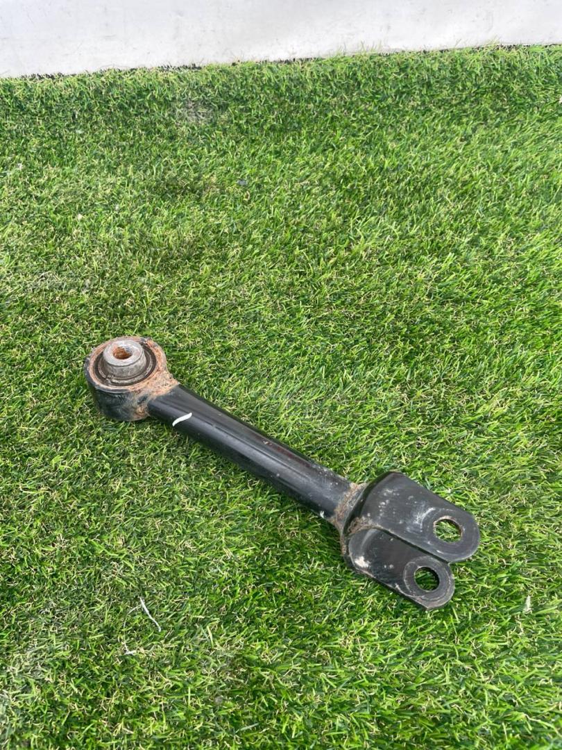 рычаг задний левый Tesla Model Y 1 поколение 2022, электро, белый, 1188431-00-A - фото №1