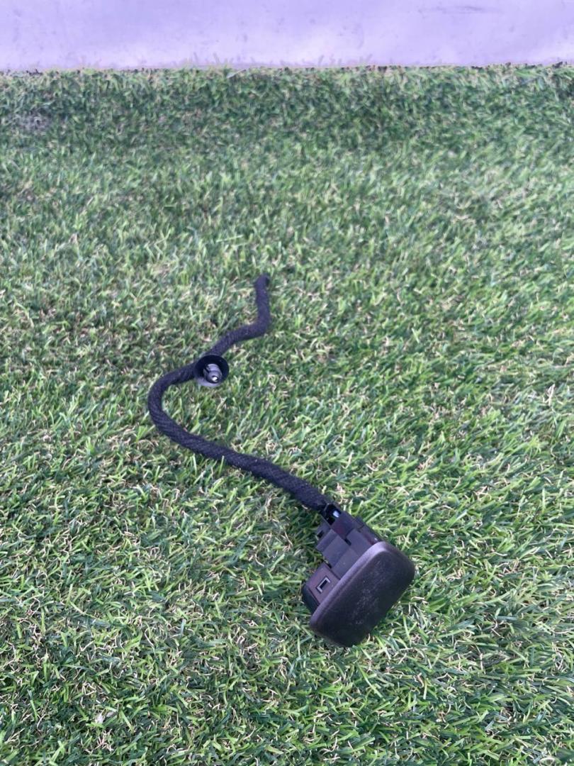 датчик света Buick Encore GX 1 поколение 2020, 1.2 л., бензин, вариатор, хетчбэк 5 дв., передний привод, 13529378 - фото №1