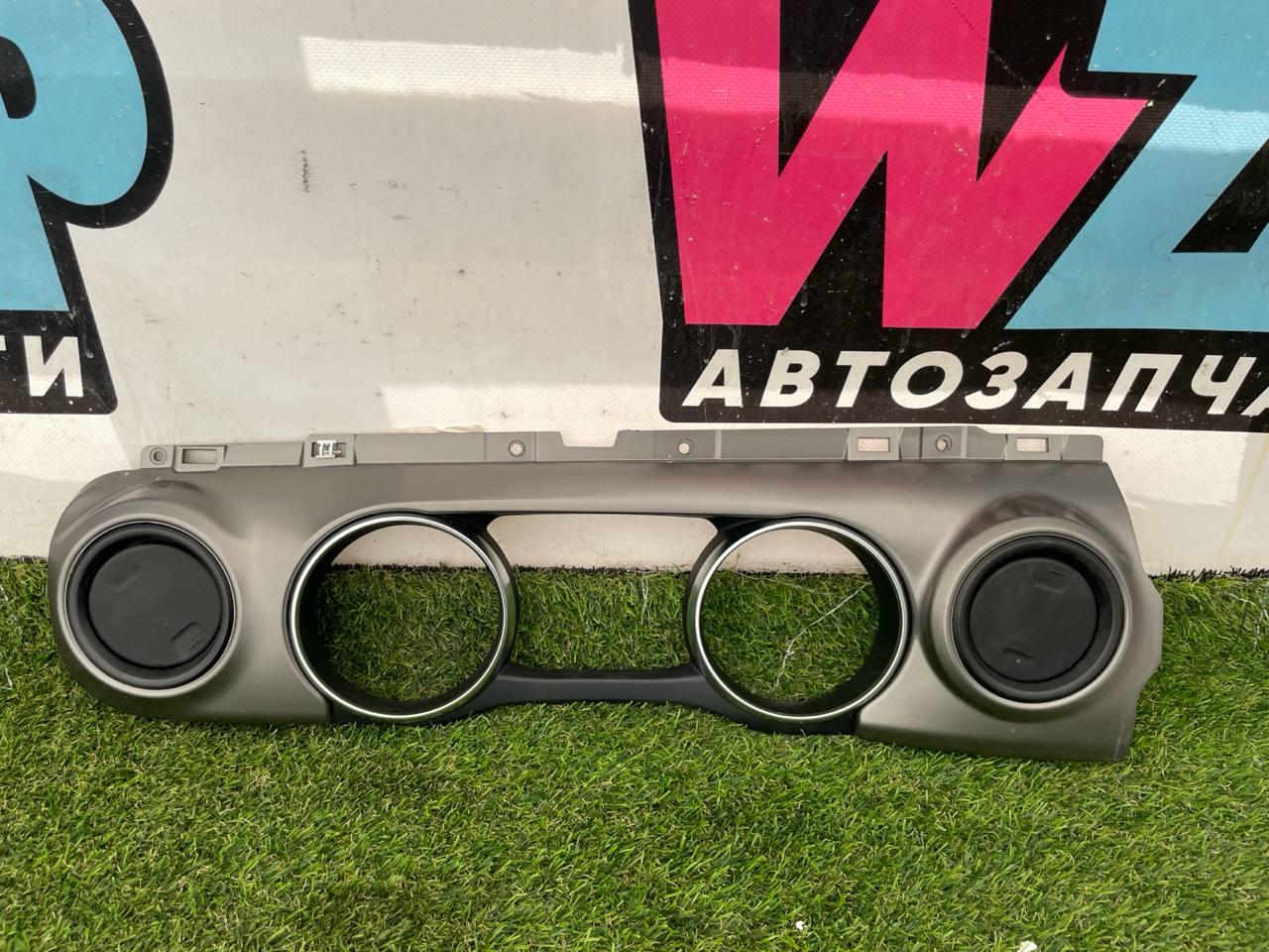 накладка на торпедо (консоль) Jeep Wrangler 4 поколение 2019, 2.0 л., бензин, АКПП, внедорожник 5 дв., полный привод, 6AB19SD5AA - фото №1