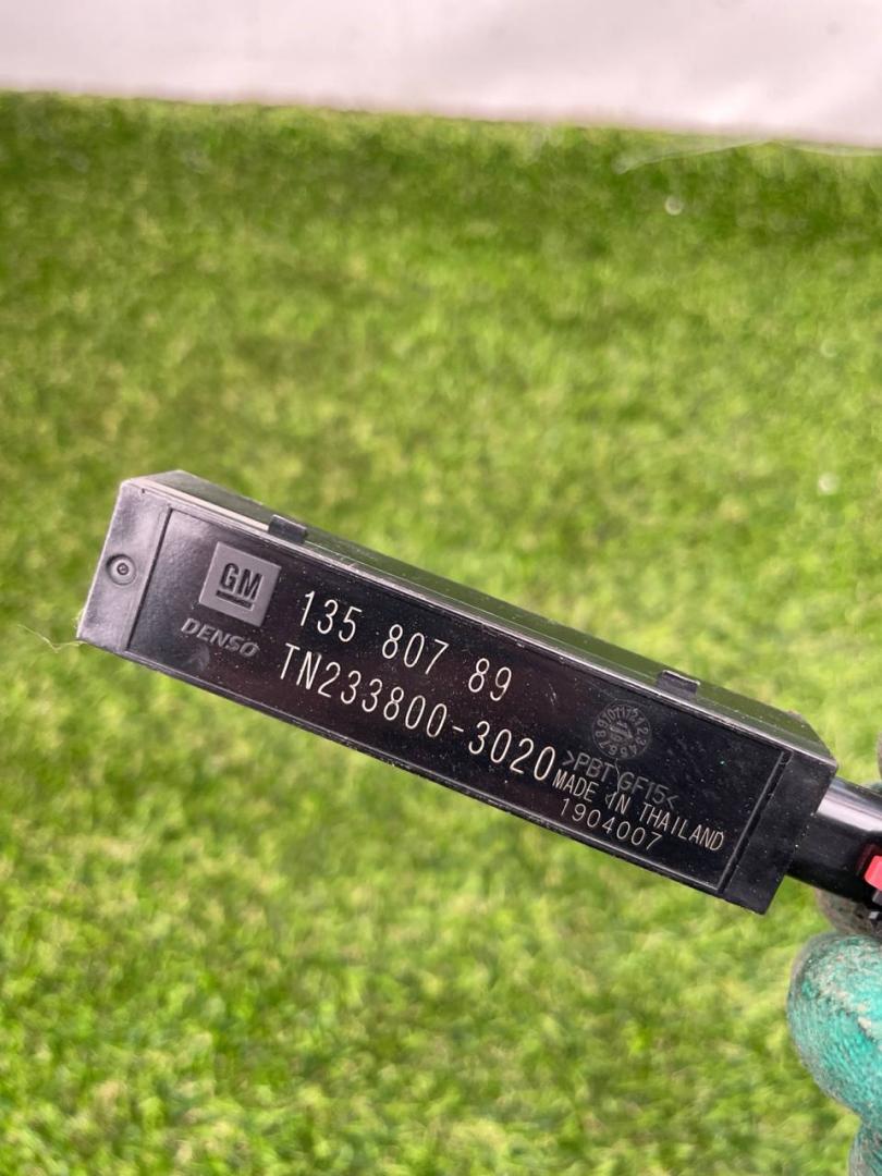 Антенна системы комфортного доступа Buick Encore GX 1 поколение 2020, 1.2 л., бензин, вариатор, хетчбэк 5 дв., передний привод, 13580589 - фото №1