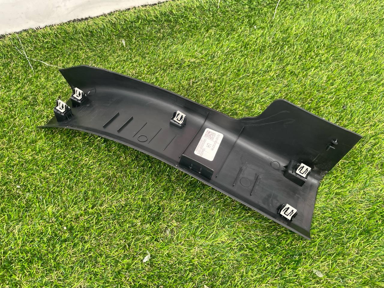 обшивка салона Ford Escape 4 поколение CX482 2020, 1.5 л., бензин, АКПП, синий, внедорожник 5 дв., полный привод, LJ6B-S13245-ABW - фото №1