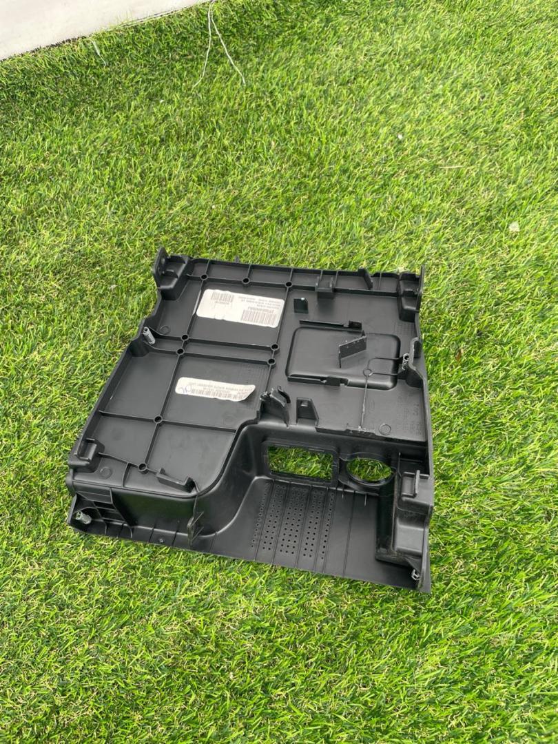 обшивка салона Ford Escape 4 поколение CX482 2020, 1.5 л., бензин, АКПП, синий, внедорожник 5 дв., полный привод, JX7B-A048W42-C - фото №1