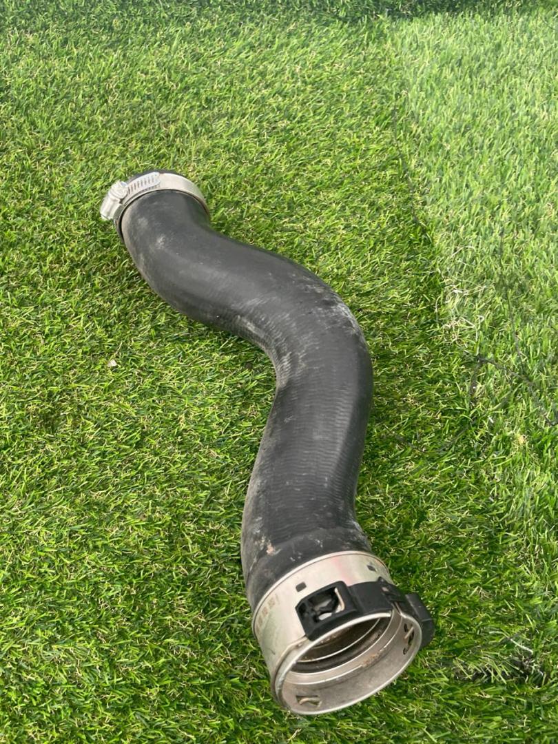 патрубок интеркулера Ford Escape 4 поколение CX482 2020, 1.5 л., бензин, АКПП, синий, внедорожник 5 дв., полный привод, LX61-6C646-PA - фото №1