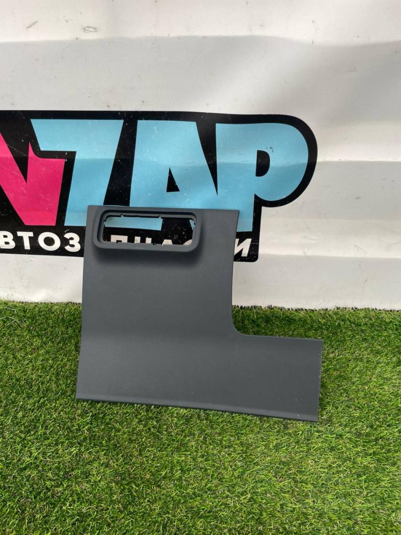 накладка на торпедо (консоль) Ford Mustang 7 поколение S650 2024, 2.3 л., бензин, АКПП, черный, купе, задний привод, PR3B-C044F09-CE319W - фото №1