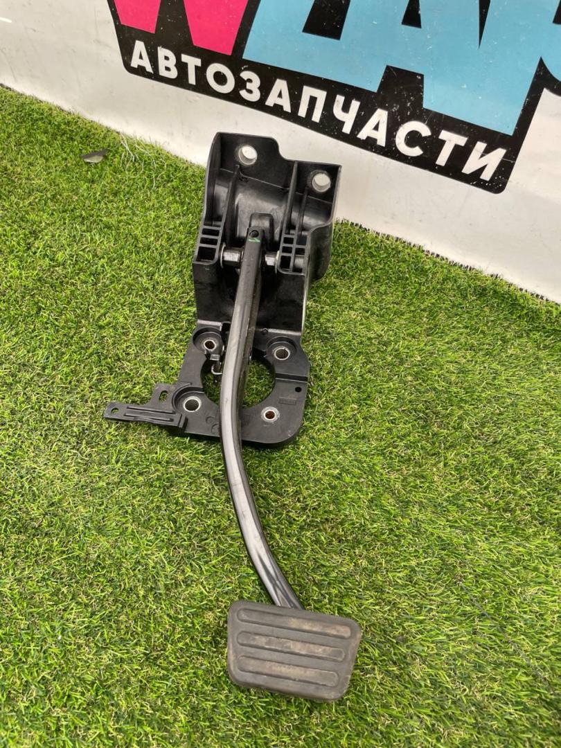 педаль тормоза Ford Mustang 7 поколение S650 2024, 2.3 л., бензин, АКПП, черный, купе, задний привод, PR3C-2D094-AA - фото №1