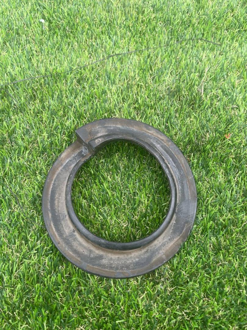 Демпфер пружины Ford Mustang 7 поколение S650 2024, 2.3 л., бензин, АКПП, черный, купе, задний привод, E1GC-5B718-AXC - фото №1