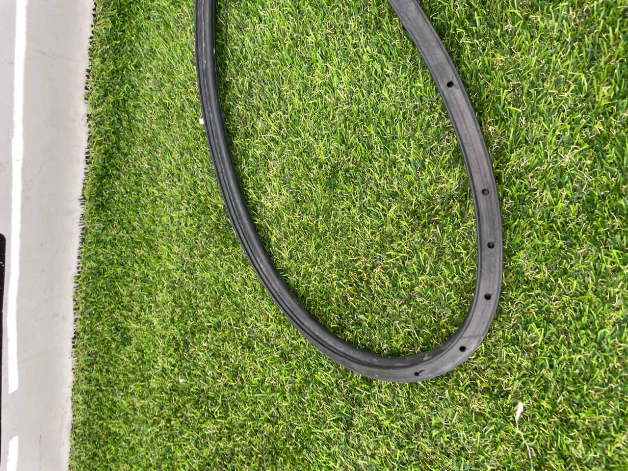 уплотнитель подкапотного пространства Ford Mustang 7 поколение S650 2024, 2.3 л., бензин, АКПП, черный, купе, задний привод - фото №1