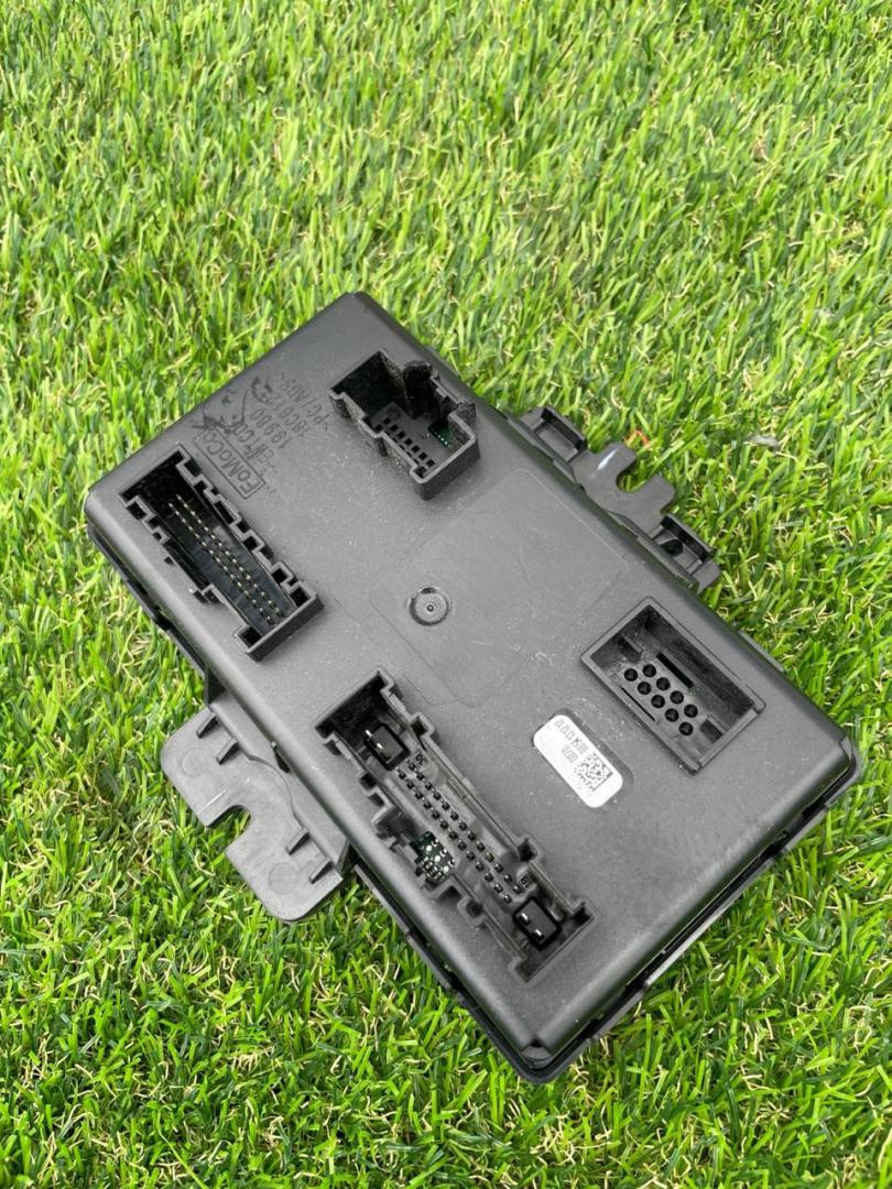 блок управления печки / климат-контроля Ford Mustang 7 поколение S650 2024, 2.3 л., бензин, АКПП, черный, купе, задний привод, PR3T-18C612-AD - фото №1