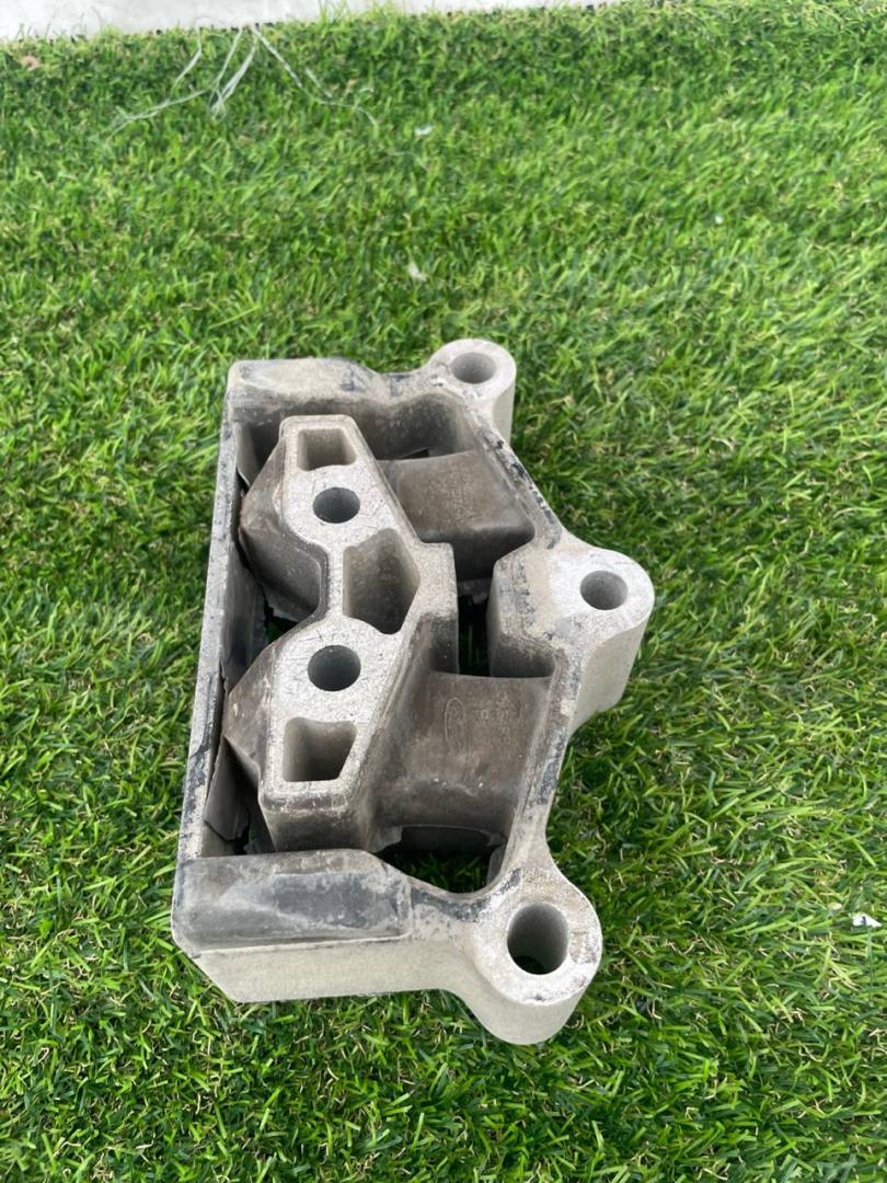 подушка крепления КПП Ford Explorer 6 поколение U625 2020, 2.3 л., бензин, АКПП, внедорожник 5 дв., L1M3-6068-A - фото №1