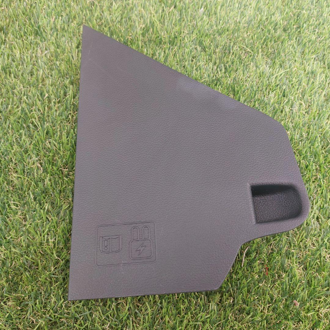 накладка на торпедо (консоль) Ford Mustang 7 поколение S650 2024, 2.3 л., бензин, АКПП, черный, купе, задний привод, FR3B63020C62AHW - фото №1