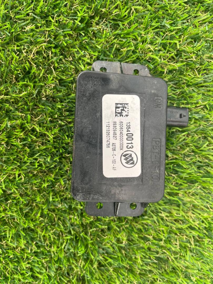 блок управления крышкой багажника Buick Encore GX 1 поколение 2023, 1.2 л., вариатор, внедорожник 5 дв., передний привод, 13540013 - фото №1