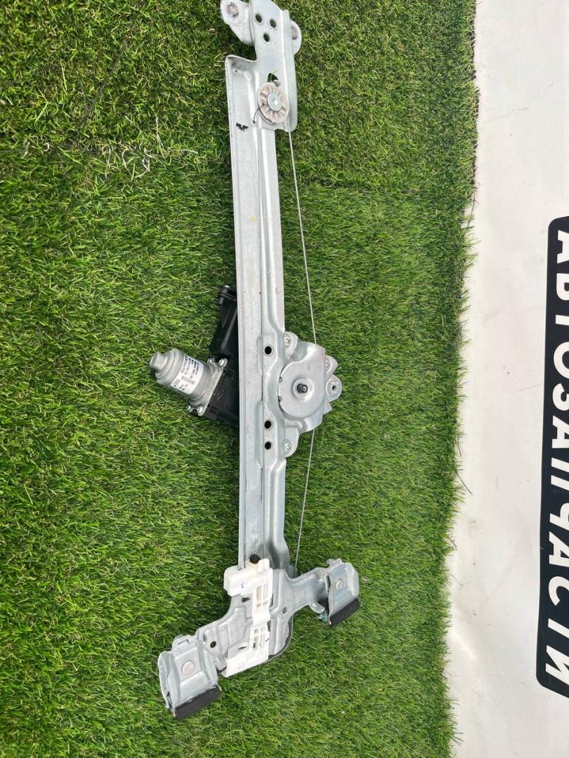 стеклоподъемник передний левый Buick Encore GX 1 поколение 2023, 1.2 л., вариатор, внедорожник 5 дв., передний привод - фото №1