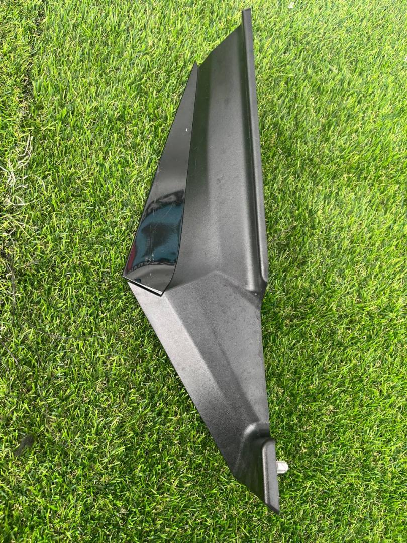 молдинг заднего крыла Buick Encore GX 1 поколение 2023, 1.2 л., вариатор, внедорожник 5 дв., передний привод, 42599165 - фото №1