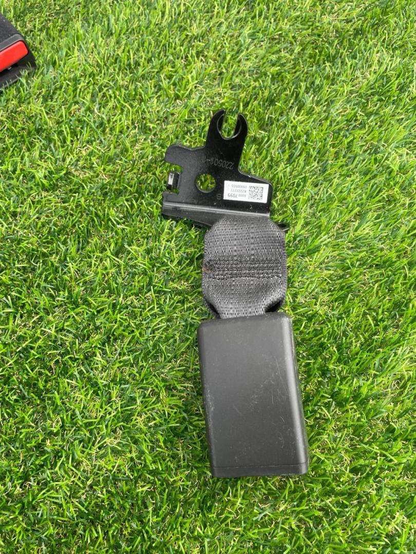 замок ремня безопасности Buick Encore GX 1 поколение 2023, 1.2 л., вариатор, внедорожник 5 дв., передний привод, 60007099 - фото №1