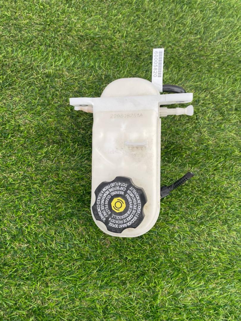 бачок тормозной жидкости Buick Encore GX 1 поколение 2023, 1.2 л., вариатор, внедорожник 5 дв., передний привод, 220808251A - фото №1