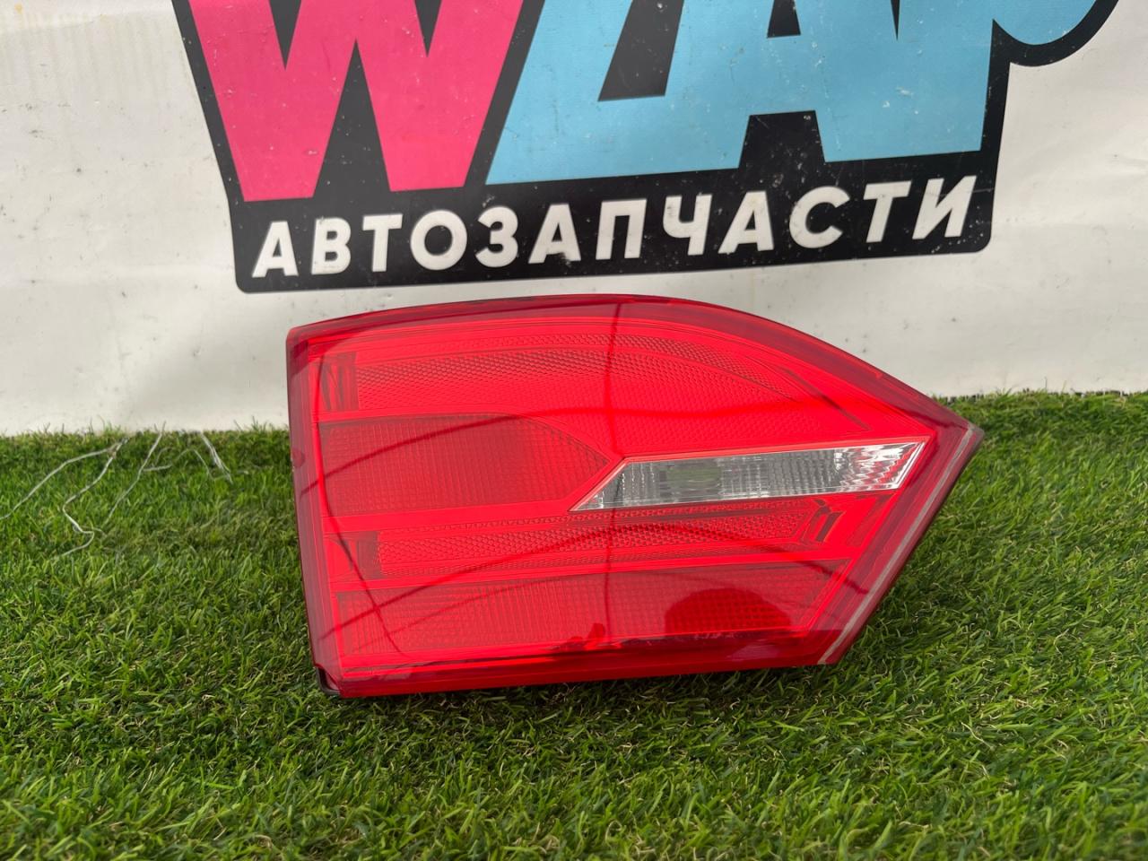 фонарь крышки багажника левый Volkswagen Jetta 6 поколение 2014, 1.4 л., бензин, МКПП, седан, передний привод, 5C6945259A - фото №1