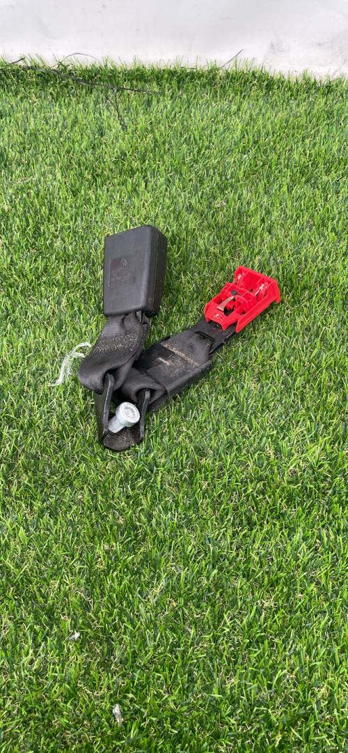 замок ремня безопасности Volkswagen Jetta 6 поколение 2014, 1.4 л., бензин, МКПП, седан, передний привод, 5C6.857.739 - фото №1