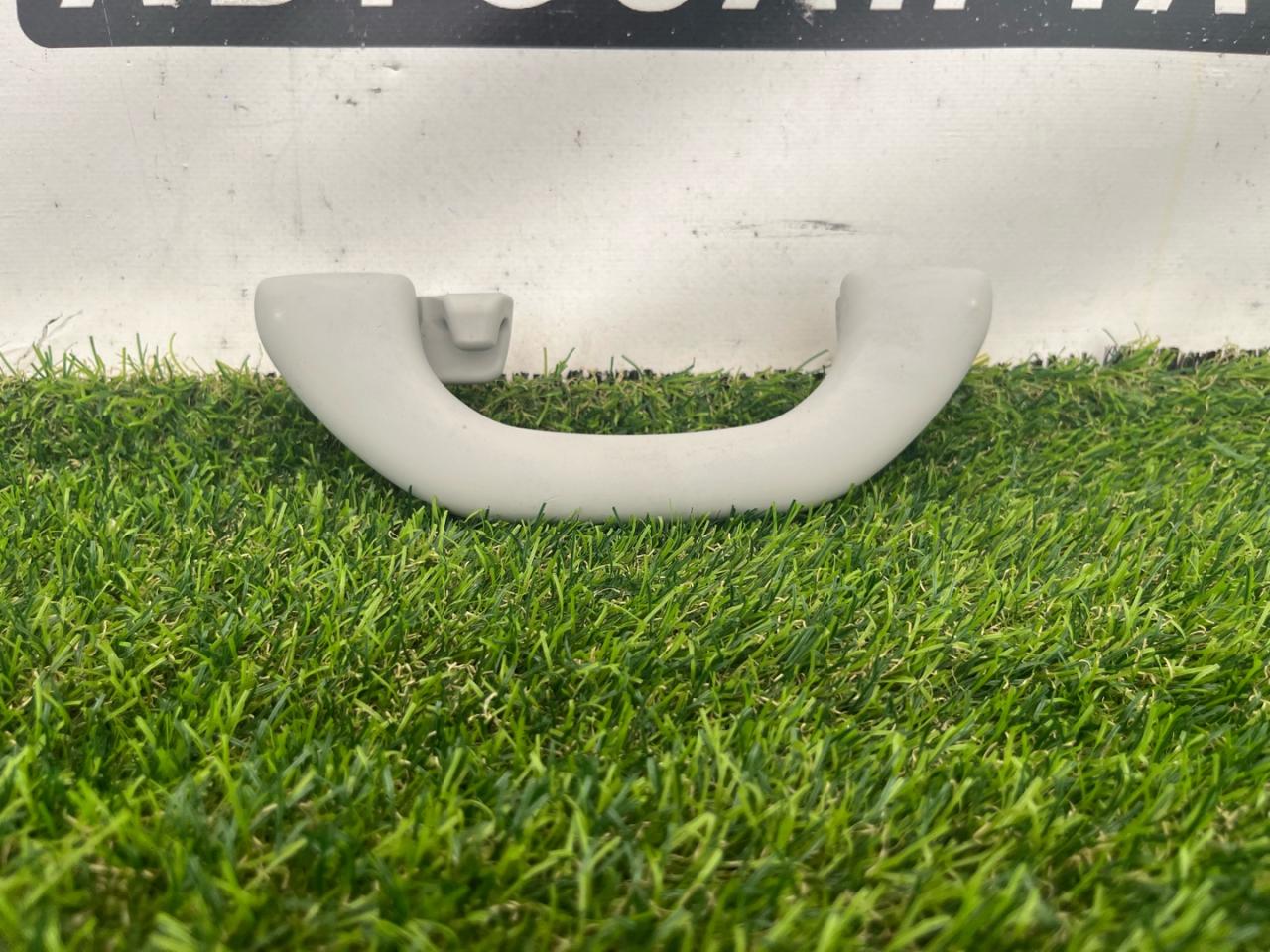 ручка внутренняя потолочная Volkswagen Jetta 6 поколение 2014, 1.4 л., бензин, МКПП, седан, передний привод, 5C6857607 - фото №1