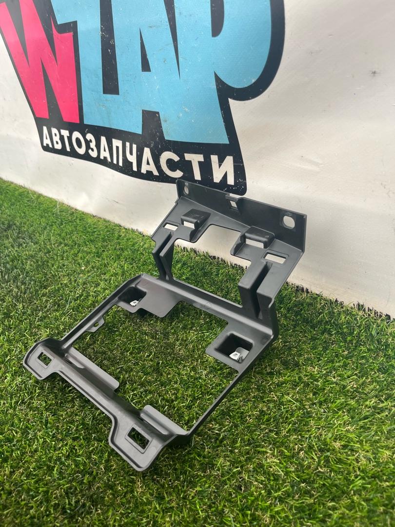 кронштейн (крепление) Tesla Model X 1 поколение 2018, электро, хетчбэк 5 дв., 1058825-00-C - фото №1