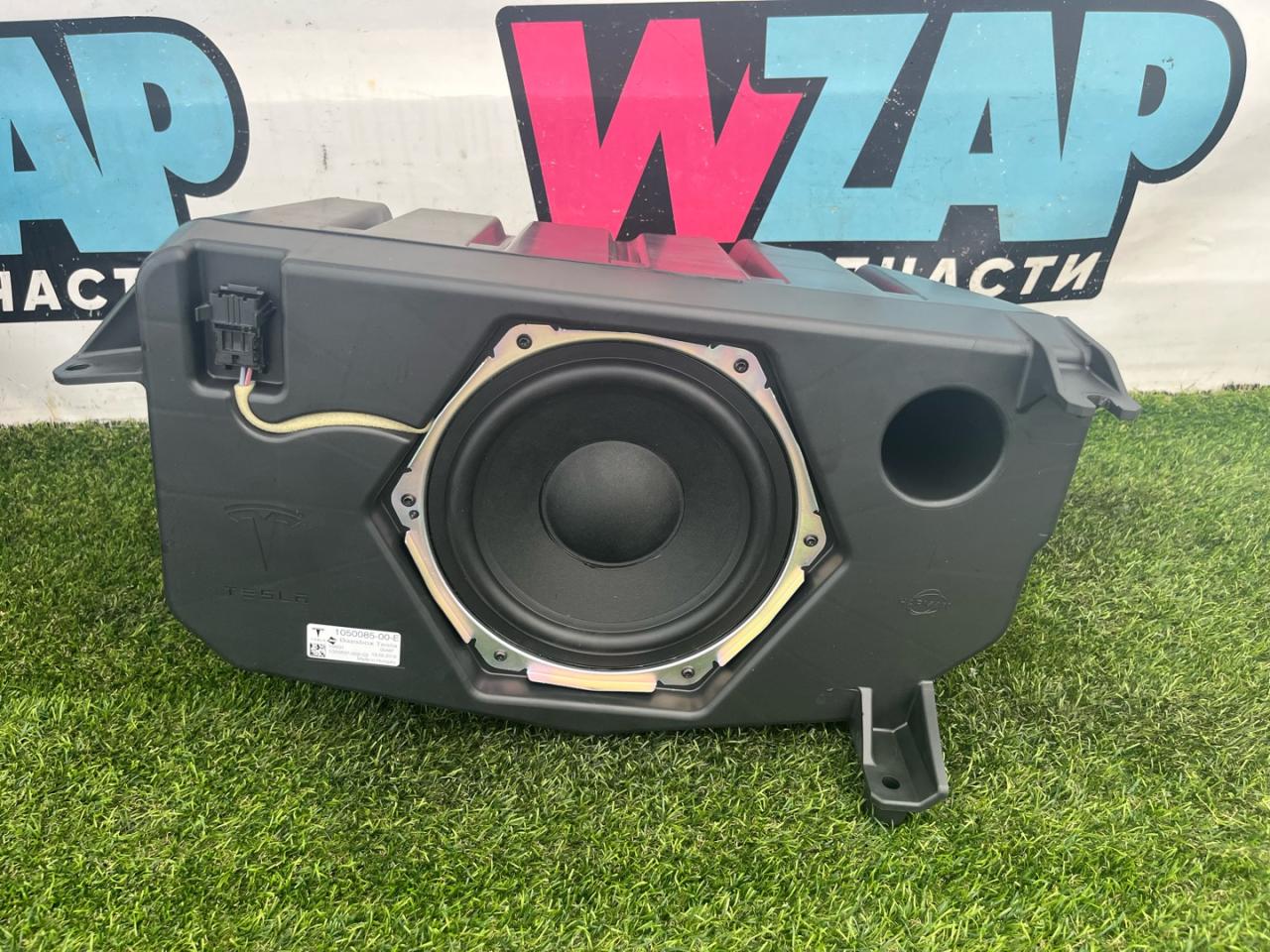 сабвуфер Tesla Model X 1 поколение 2018, электро, хетчбэк 5 дв., 1050085-00-E - фото №1