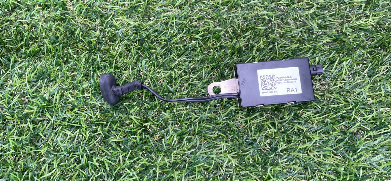 усилитель антенны Tesla Model X 1 поколение 2018, электро, хетчбэк 5 дв., 1448945-00-B - фото №1